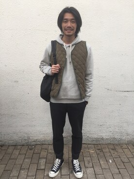 「VINTAGE（ヴィンテージ）のアイテム（ダウンベスト）」を使った、TWai Tamさん（メンズ・183cm）の冬コーディネート