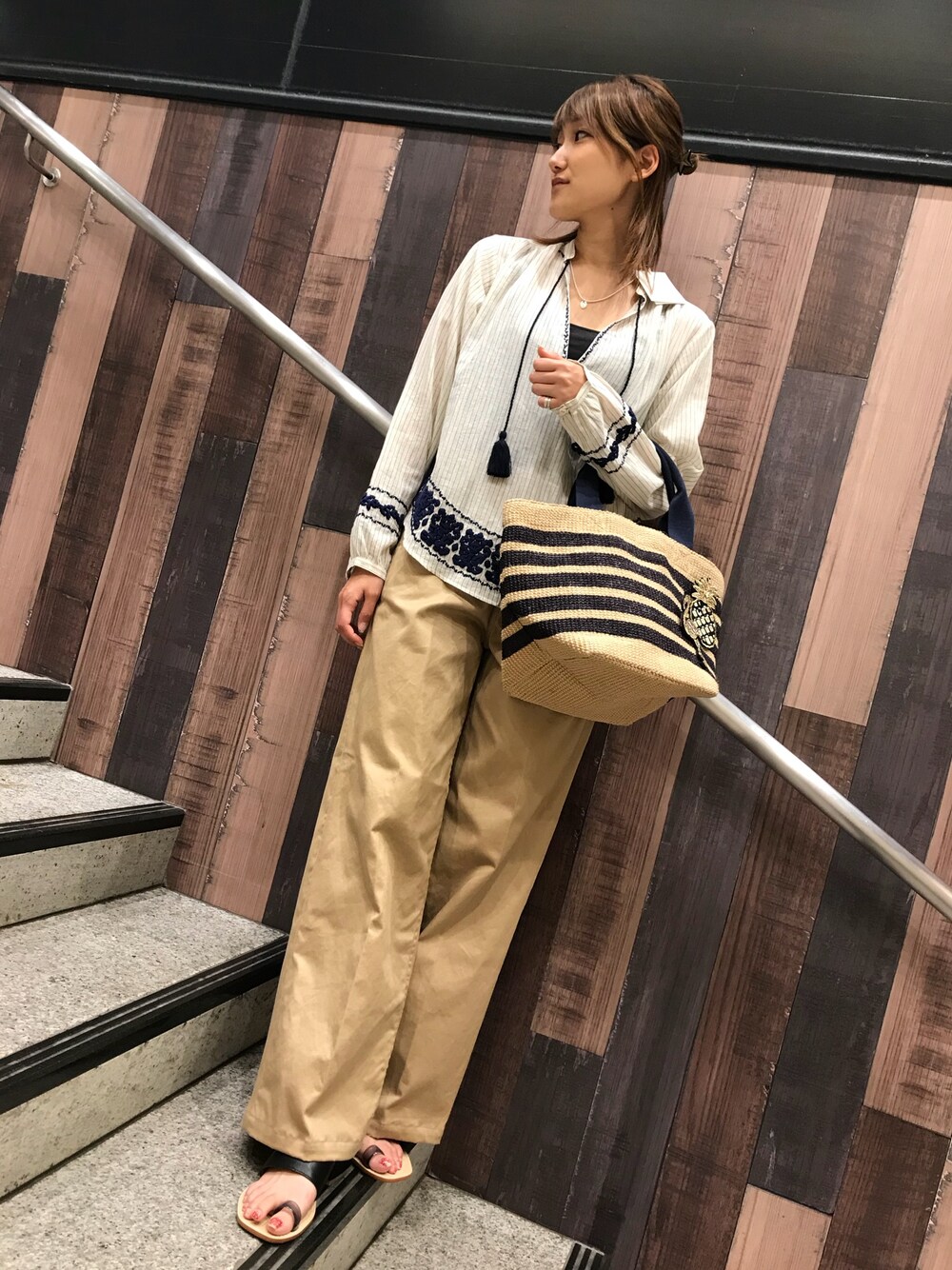 「休日スタイル、カジュアルコーデ、B2nd、オトナカジュアル、オトナ女子」｜「DROIT BELLOのDROIT BELLO x D.M.G.（ドロイトベロxドミンゴ）バギートラウザー（その他パンツ、ブラウン系）」を使った、mnmさん（レディース・157cm）の夏コーディネートの1枚目の写真
