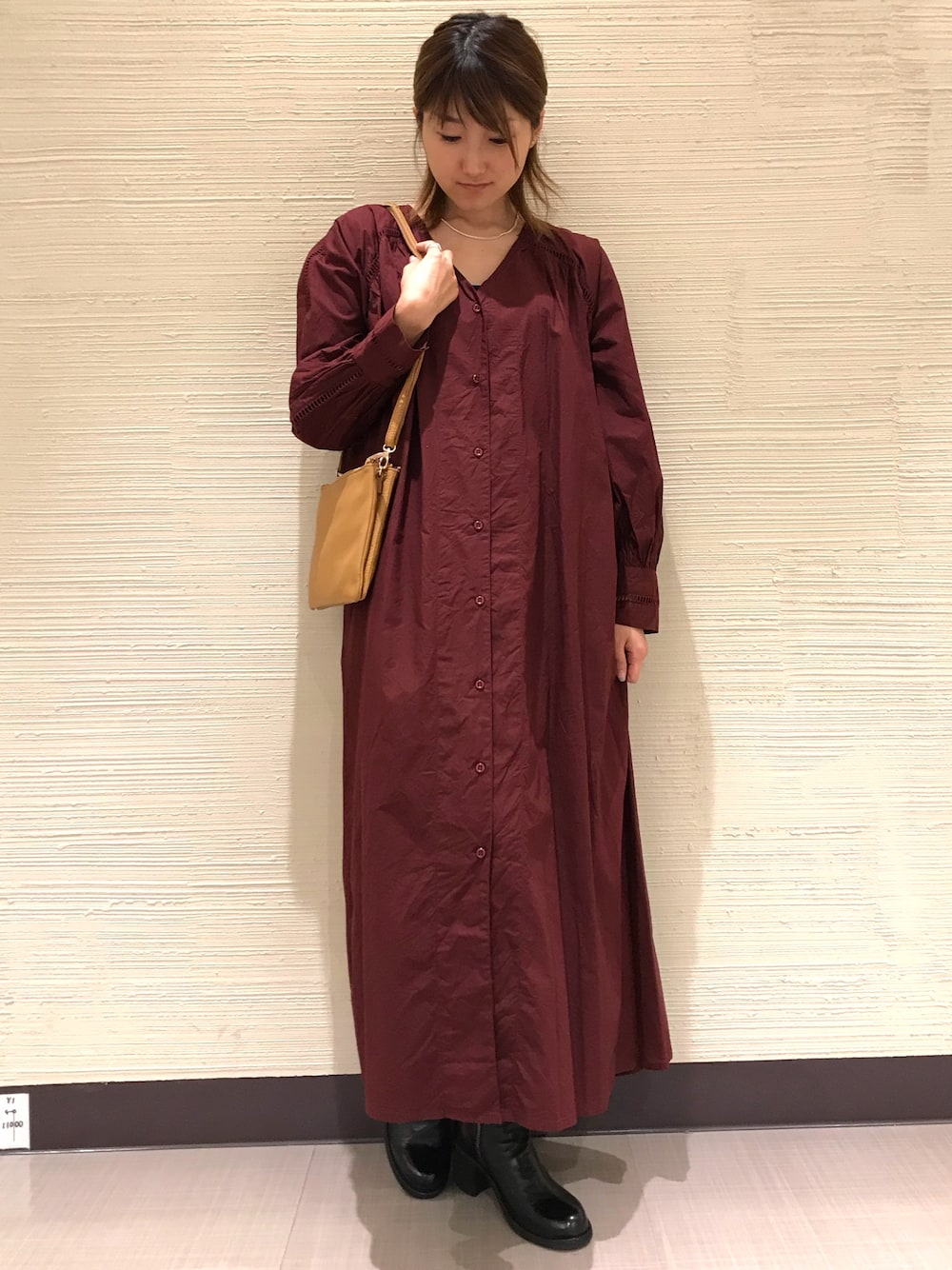 「ワンピース、カジュアル、ボルドー、大人カジュアル、B2nd」｜「Torrazzo Donnaのアイテム（シャツワンピース、レッド系）」を使った、mnmさん（レディース・157cm）の夏コーディネートの1枚目の写真