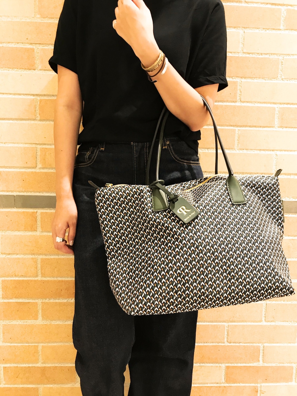 「トートバッグ、B2nd」｜「Roberta Pieriのアイテム（トートバッグ、グリーン系）」を使った、mnmさん（レディース・157cm）の夏コーディネートの1枚目の写真