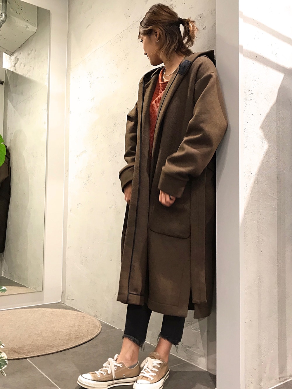 「秋のコーデ、B2nd、コート、シンプル、パンツスタイル」｜「ATONのアイテム（その他アウター、ブラウン系）」を使った、mnmさん（レディース・157cm）の秋コーディネートの1枚目の写真