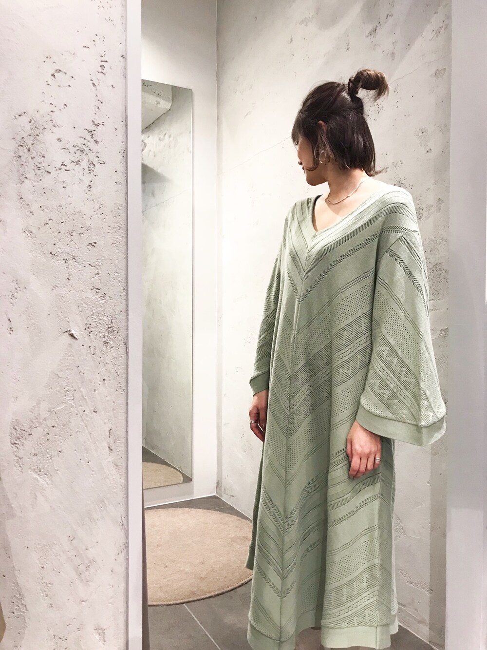 「B2nd、リラックススタイル、春コーデ」｜「Torrazzo Donnaのアイテム（ワンピース/ドレス、グリーン系）」を使った、mnmさん（レディース・157cm）の冬コーディネートの1枚目の写真