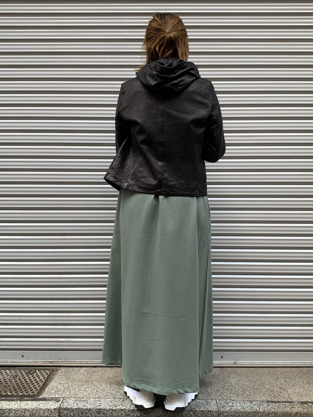 「カジュアルコーデ、オトナカジュアル、レザージャケット、ファッションの力を信じよう」｜「NCB neat caprice brandのNCB neat caprice brand(エヌシービーニートカプリスブランド)　 シープシングルライダース（ライダースジャケット、ブラック系）」を使った、mnmさん（レディース・157cm）の春コーディネートの1枚目の写真
