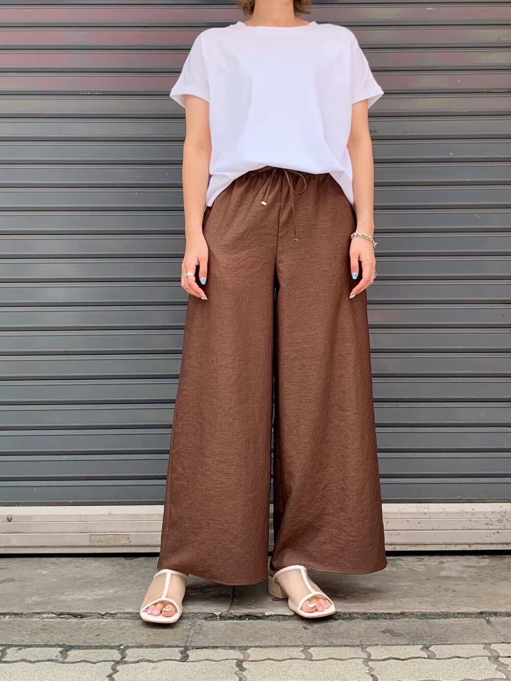 「オトナカジュアル、シンプル、リラックススタイル、ファッションの力を信じよう」｜「DROIT BELLOのDROIT BELLO（ドロイトベロ）シンプルTシャツ（Tシャツ/カットソー、ホワイト系）」を使った、mnmさん（レディース・157cm）の夏コーディネートの1枚目の写真