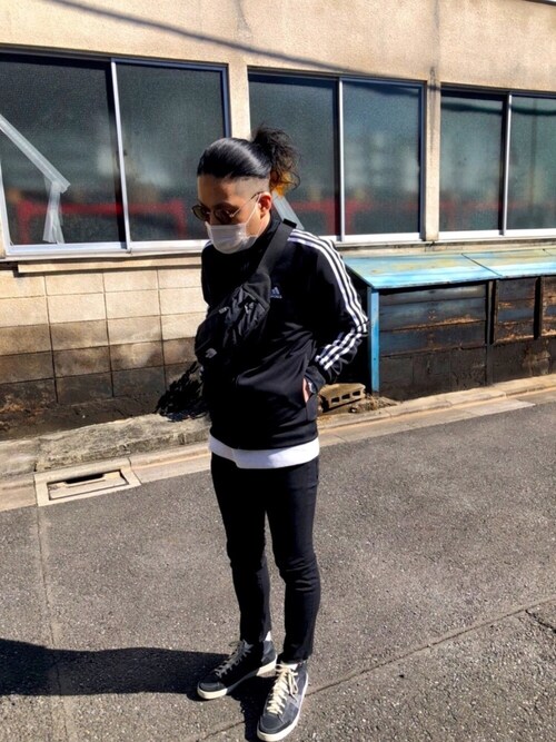 Adidas アディダス の腕時計を使ったメンズ人気ファッションコーディネート Sciaky