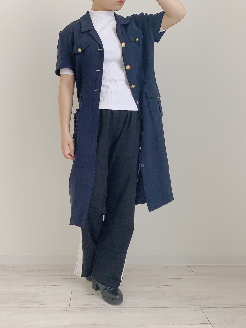 「おしゃれさんと繋がりたい、古着、古着MIX、VINTAGE、ショートヘア、ショート女子、令和最初のWEARISTAセンバツ、月曜日」｜「SPINNSの【再入荷】スリット入りラインパンツ（その他パンツ、ブラック系）」を使った、ぽんさん（レディース・155cm）の春コーディネートの1枚目の写真