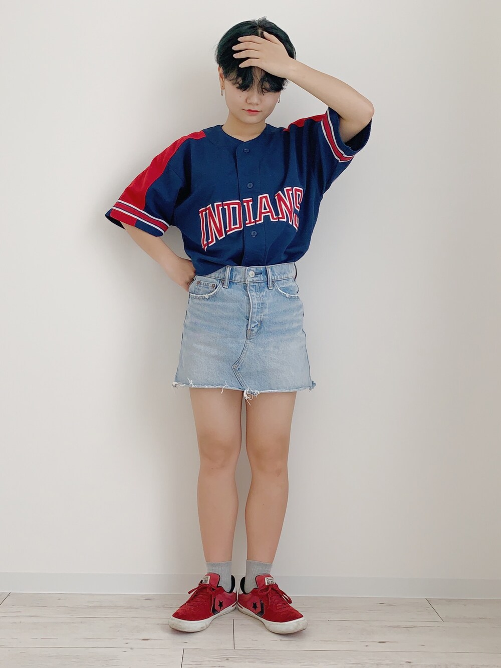 「おしゃれさんと繋がりたい、古着、古着MIX、スカート、デニムスカート、ショートヘア、ショート女子、コンバース」｜「SLYのCLIFF HIP HUNG TILT SK-C（デニムスカート、ブルー系）」を使った、ぽんさん（レディース・155cm）の夏コーディネートの1枚目の写真