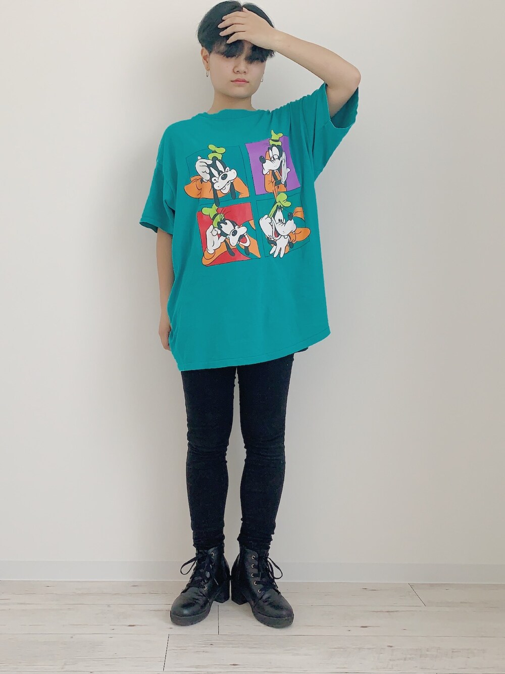 「おしゃれさんと繋がりたい、古着、古着MIX、古着コーデ、グーフィーT、ショートヘア、ショート女子、緑、韓国ファッション、韓国好きな人と繋がりたい」｜「UNIQLOのウルトラストレッチジーンズ（デニムパンツ、ブラック系）」を使った、ぽんさん（レディース・155cm）の夏コーディネートの1枚目の写真