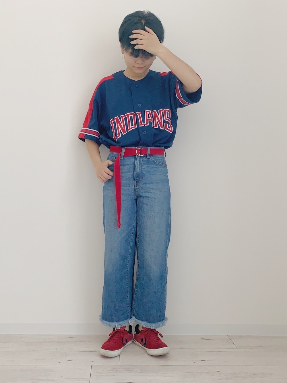 「おしゃれさんと繋がりたい、古着、古着MIX、古着コーデ、ショートヘア、ショート女子、ベースボールシャツ、INDIANS、コンバース」｜「UNIQLOのアイテム（デニムパンツ、ブルー系）」を使った、ぽんさん（レディース・155cm）の夏コーディネートの1枚目の写真