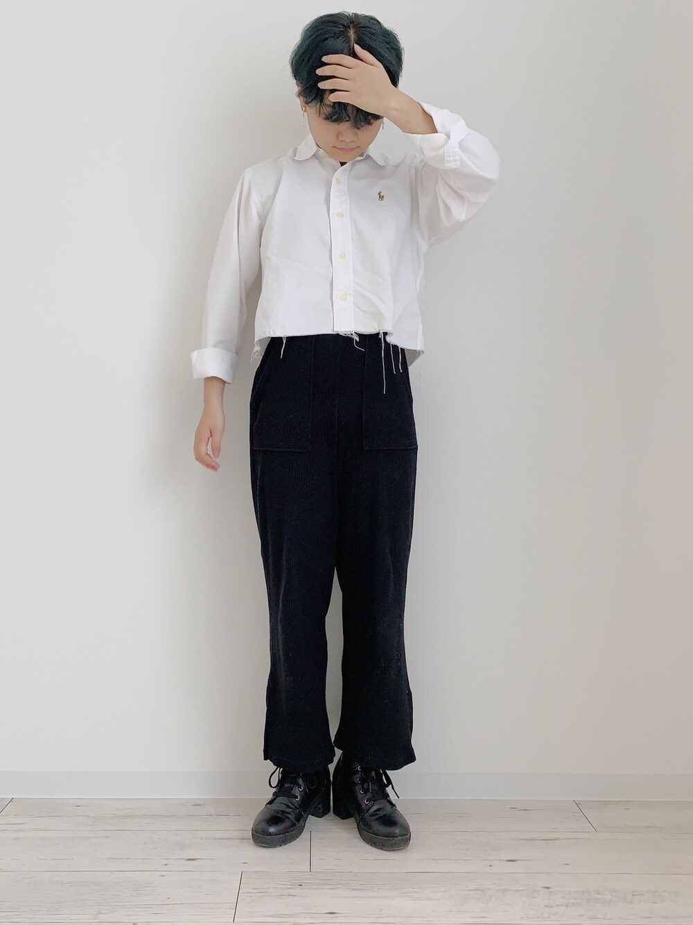 「おしゃれさんと繋がりたい、ショートヘア、ショート女子、ラルフローレン、ラルフローレンシャツ、古着、古着MIX、VINTAGE、モノトーン」｜「古着のアイテム（シャツ/ブラウス、ホワイト系）」を使った、ぽんさん（レディース・155cm）の夏コーディネートの1枚目の写真