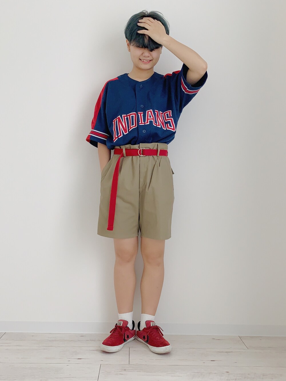 「おしゃれさんと繋がりたい、ハーフパンツ、チノパン、ベースボールシャツ、少年、ショートパンツ、ショートヘア、ショート女子、スニーカー、スニーカーコーデ」｜「古着のアイテム（その他パンツ、ベージュ系）」を使った、ぽんさん（レディース・155cm）の夏コーディネートの1枚目の写真