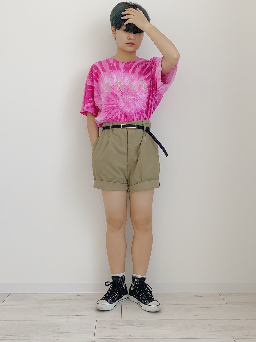 「おしゃれさんと繋がりたい、古着、古着MIX、古着コーデ、ハーフパンツ、チノパン、ショートヘア、ショート女子、ピンク、タイダイ柄」｜「古着のアイテム（その他パンツ、ベージュ系）」を使った、ぽんさん（レディース・155cm）の夏コーディネートの1枚目の写真