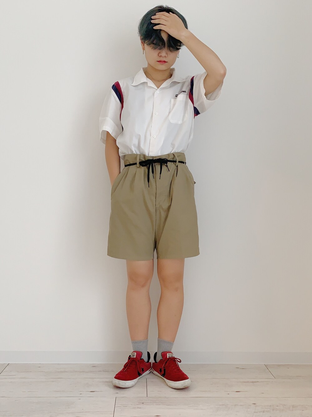 「summer、VINTAGE、古着、古着MIX、古着コーデ、Dickies、ハーフパンツ、ショートヘア、ショート女子」｜「古着のアイテム（その他パンツ、ベージュ系）」を使った、ぽんさん（レディース・155cm）の夏コーディネートの1枚目の写真