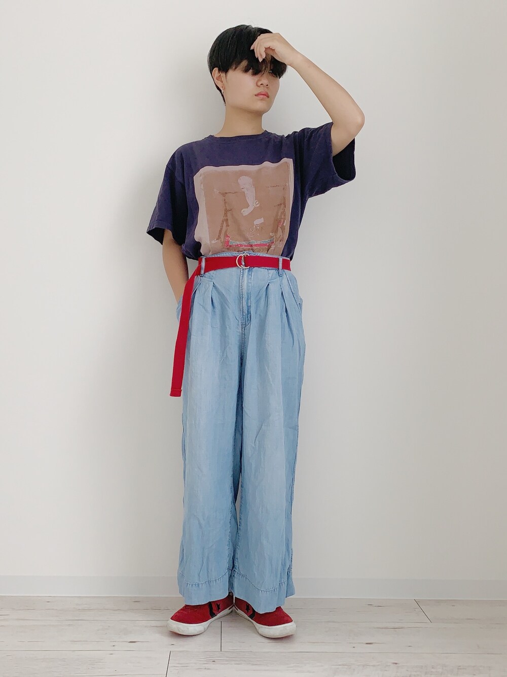 「夏だ！Tシャツ着よう！、summer、古着、古着MIX、古着コーデ、VINTAGE、空海、ショートヘア、ショート女子」｜「GLOBAL WORKの【接触冷感機能付き】テンセルデニムワイドパンツ/784993（デニムパンツ、ブルー系）」を使った、ぽんさん（レディース・155cm）の夏コーディネートの1枚目の写真