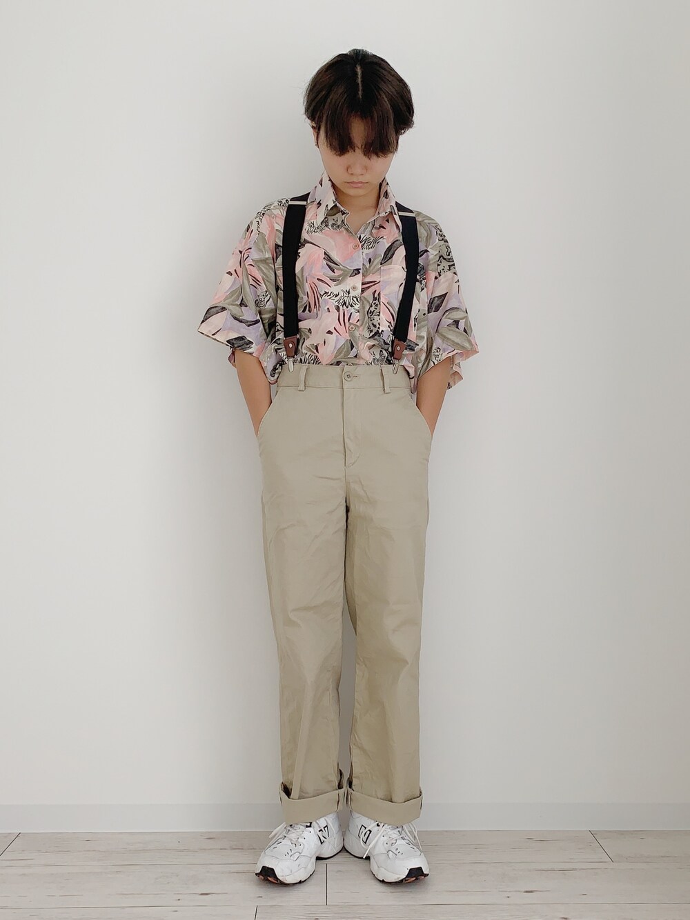 「summer、VINTAGE、古着、古着MIX、サスペンダー、柄シャツ、チノパン、ショートヘア、ショート女子」｜「UNIQLOのアイテム（チノパンツ、ベージュ系）」を使った、ぽんさん（レディース・155cm）の夏コーディネートの1枚目の写真