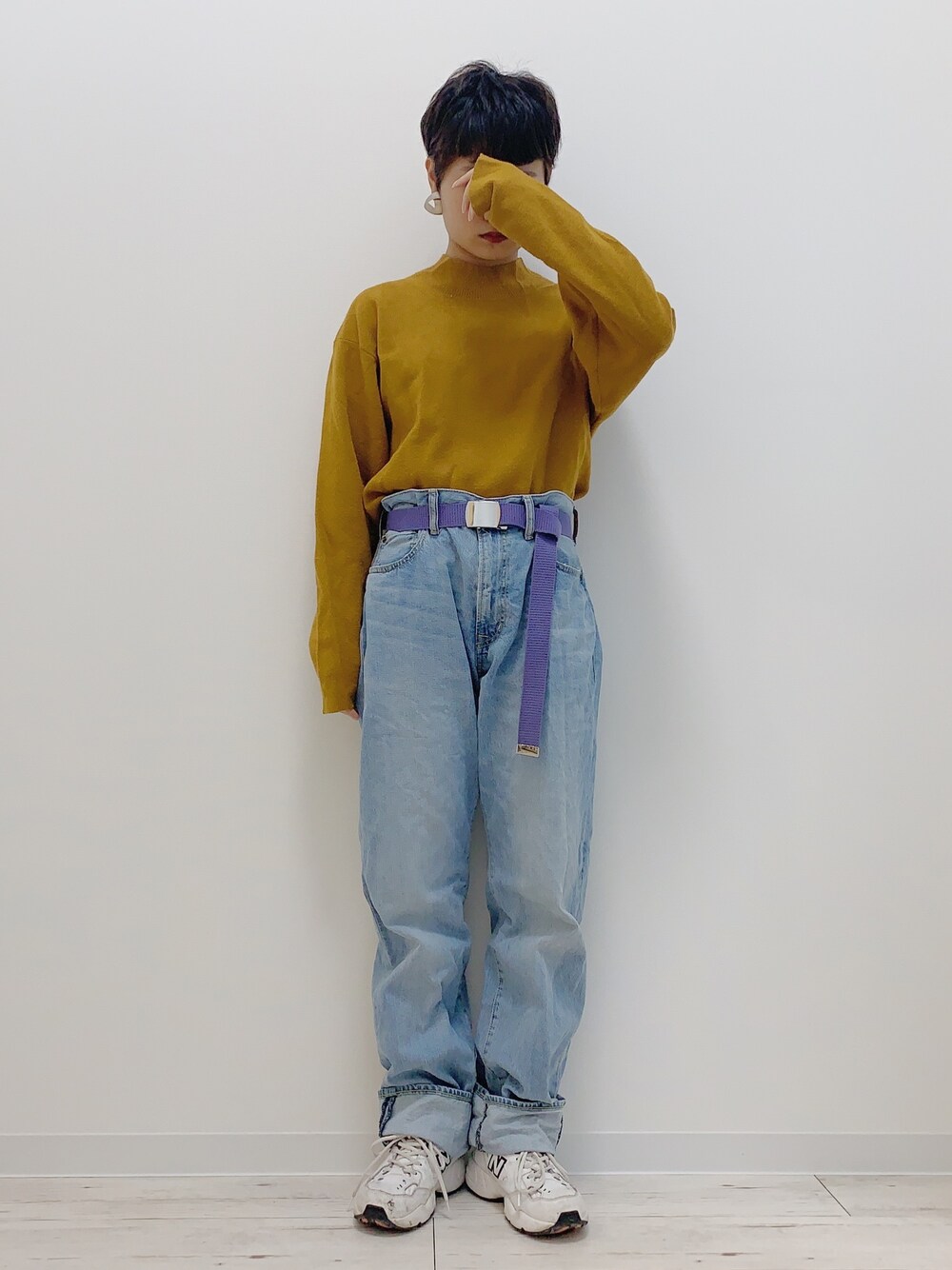 「やっぱりストリートが好き、ストリート、デニム、デニムパンツ、ガチャベルト、ニット、からし色、ショートヘア、ショート女子」｜「GUのアイテム（デニムパンツ、ブルー系）」を使った、ぽんさん（レディース・155cm）の秋コーディネートの1枚目の写真