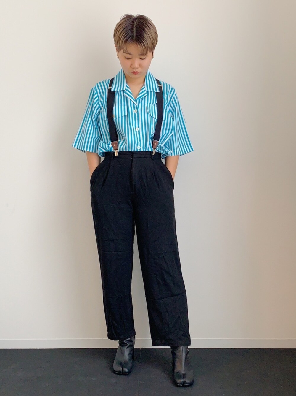 「古着、古着MIX、古着コーデ、古着好きな人と繋がりたい、足袋ブーツ、Maison Margiela、開襟シャツ、ショートヘア、ショート女子」｜「古着のアイテム（その他パンツ、ブラック系）」を使った、ぽんさん（レディース・156cm）の夏コーディネートの1枚目の写真