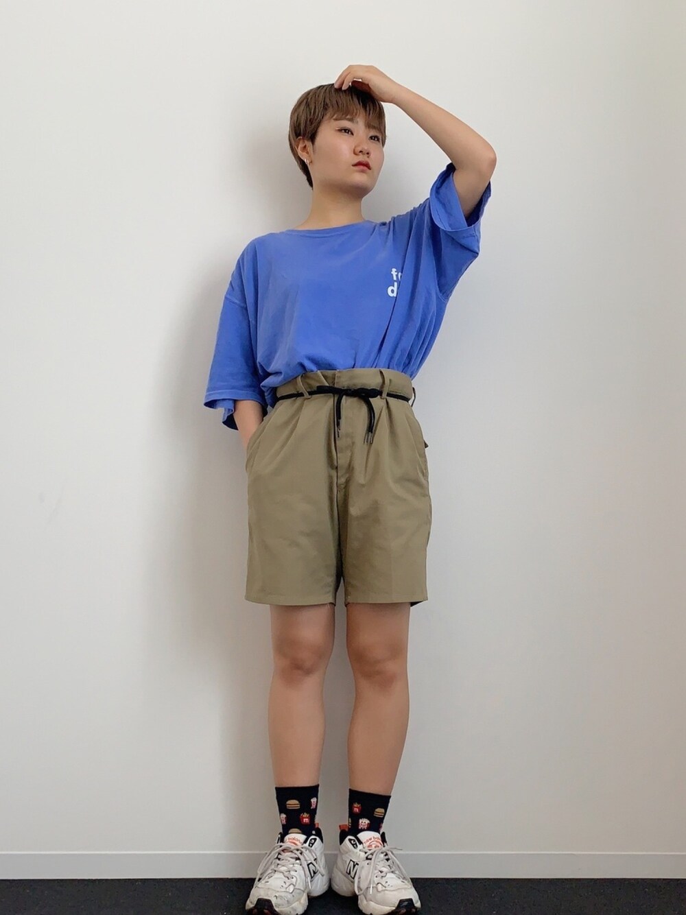 「古着、古着MIX、古着コーデ、古着好きな人と繋がりたい、夏コーデ、夏だ！Tシャツ着よう！、ハーフパンツ、ショートヘア、ショート女子、ロゴT」｜「古着のアイテム（その他パンツ、ベージュ系）」を使った、ぽんさん（レディース・156cm）の夏コーディネートの1枚目の写真