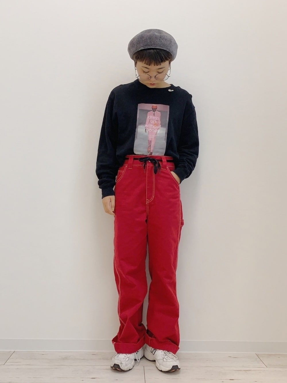 「autumn、winter、A/W、赤パンツ、ベレー帽、ベレー帽×メガネ、ショートヘア、ショート女子、メガネ女子、カラーパンツ」｜「DickiesのTCツイル配色ステッチペインターパンツ（その他パンツ、レッド系）」を使った、ぽんさん（レディース・155cm）の秋コーディネートの1枚目の写真
