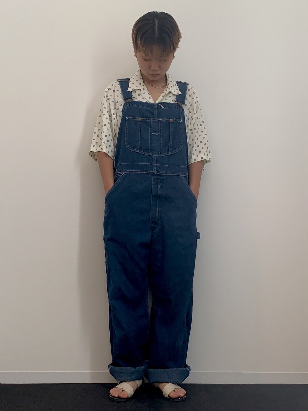 「古着、古着MIX、古着コーデ、古着好きな人と繋がりたい、オーバーオール、オーバーサイズ、ストリート、ショートヘア、ショート女子」｜「古着のアイテム（つなぎ/オールインワン、ブルー系）」を使った、ぽんさん（レディース・156cm）の夏コーディネートの1枚目の写真