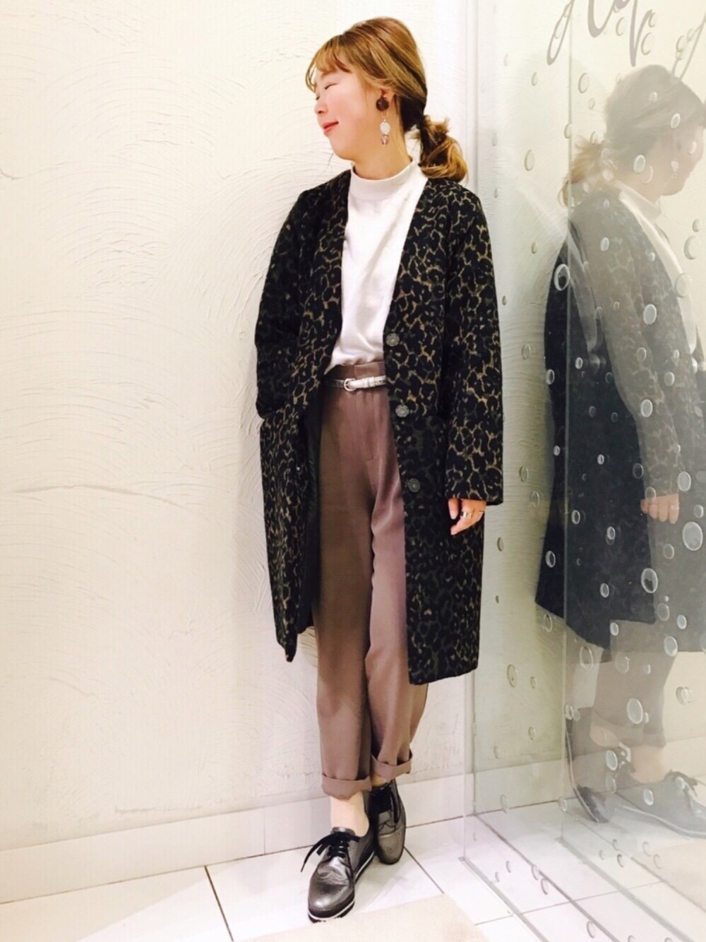 「レオパード、アニマル、プチプラ、ハイネック、ドレスシューズ、UNIQLO、ZARA、チェスターコート、通勤コーデ、アウター」｜「Factor=のFactor= レオパード柄　ノーカラーコート（チェスターコート、グリーン系）」を使った、kumiosadaさん（レディース・155cm）の冬コーディネートの1枚目の写真