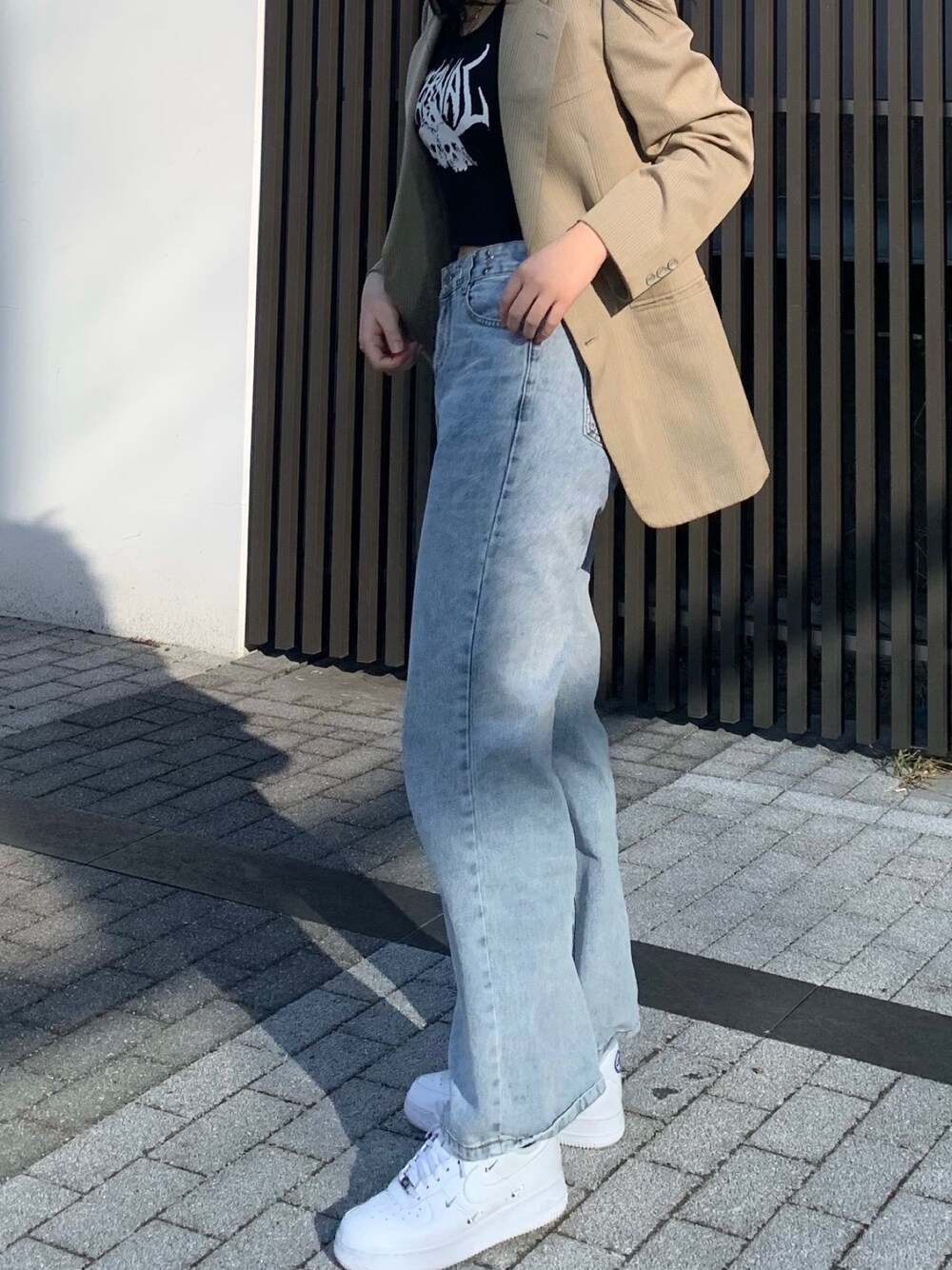 「カジュアルコーデ、春コーデ、韓国ファッション、高身長女子、いいね、save、フォローお願いします🤑、古着、デニムコーデ、ストリート、シンプル、スニーカー」｜「韓国のアイテム（デニムパンツ、ブルー系）」を使った、ハンナさん（レディース・170cm）の春コーディネートの1枚目の写真