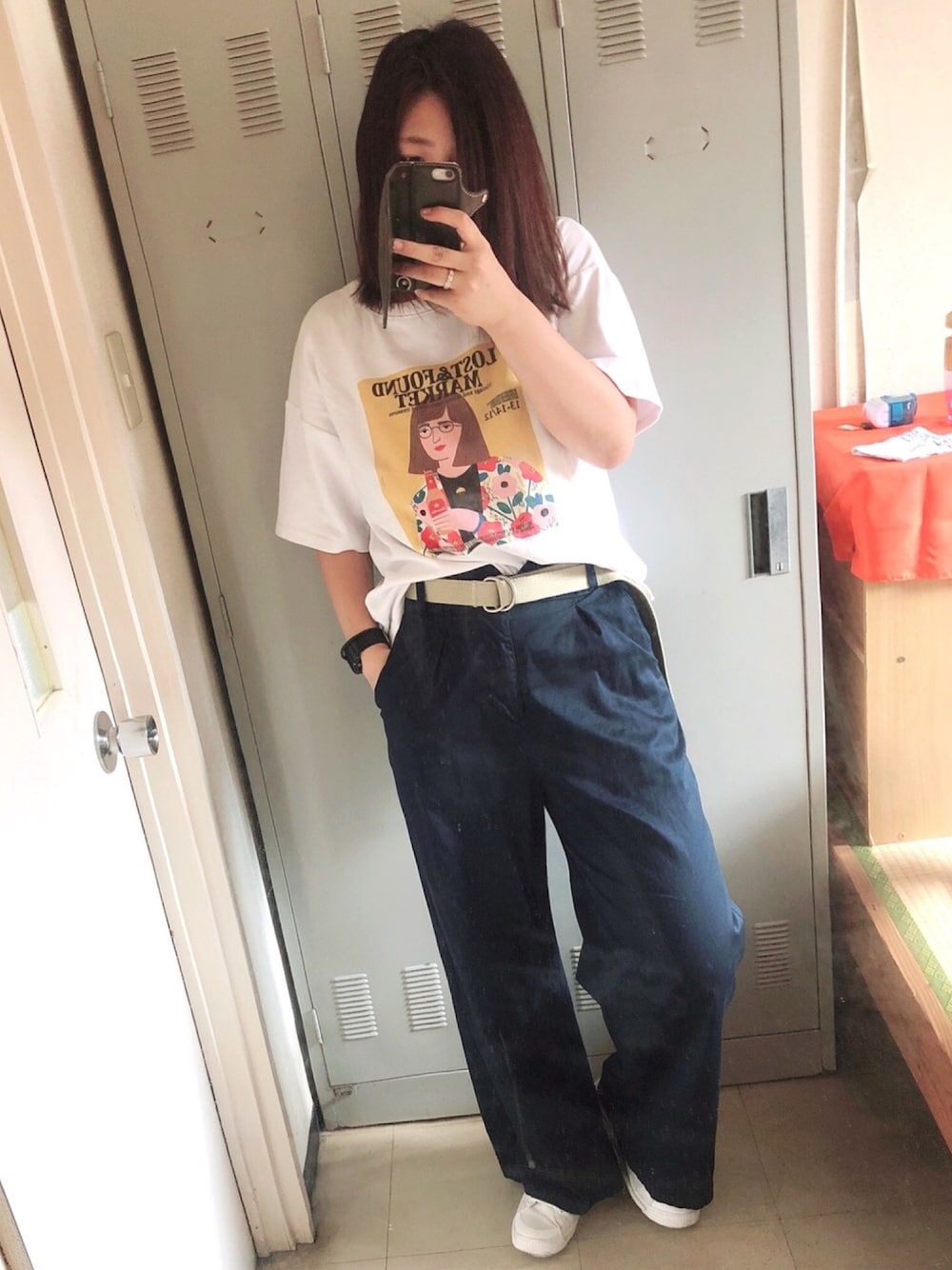 「夏セールで買いました、スニーカー、ワイドパンツ、おしゃれさんと繋がりたい、通勤コーデ、OL、ゆるコーデ、癖強Tシャツ」｜「パサールのアイテム（Tシャツ/カットソー、ホワイト系）」を使った、macoさん（レディース・164cm）の夏コーディネートの1枚目の写真