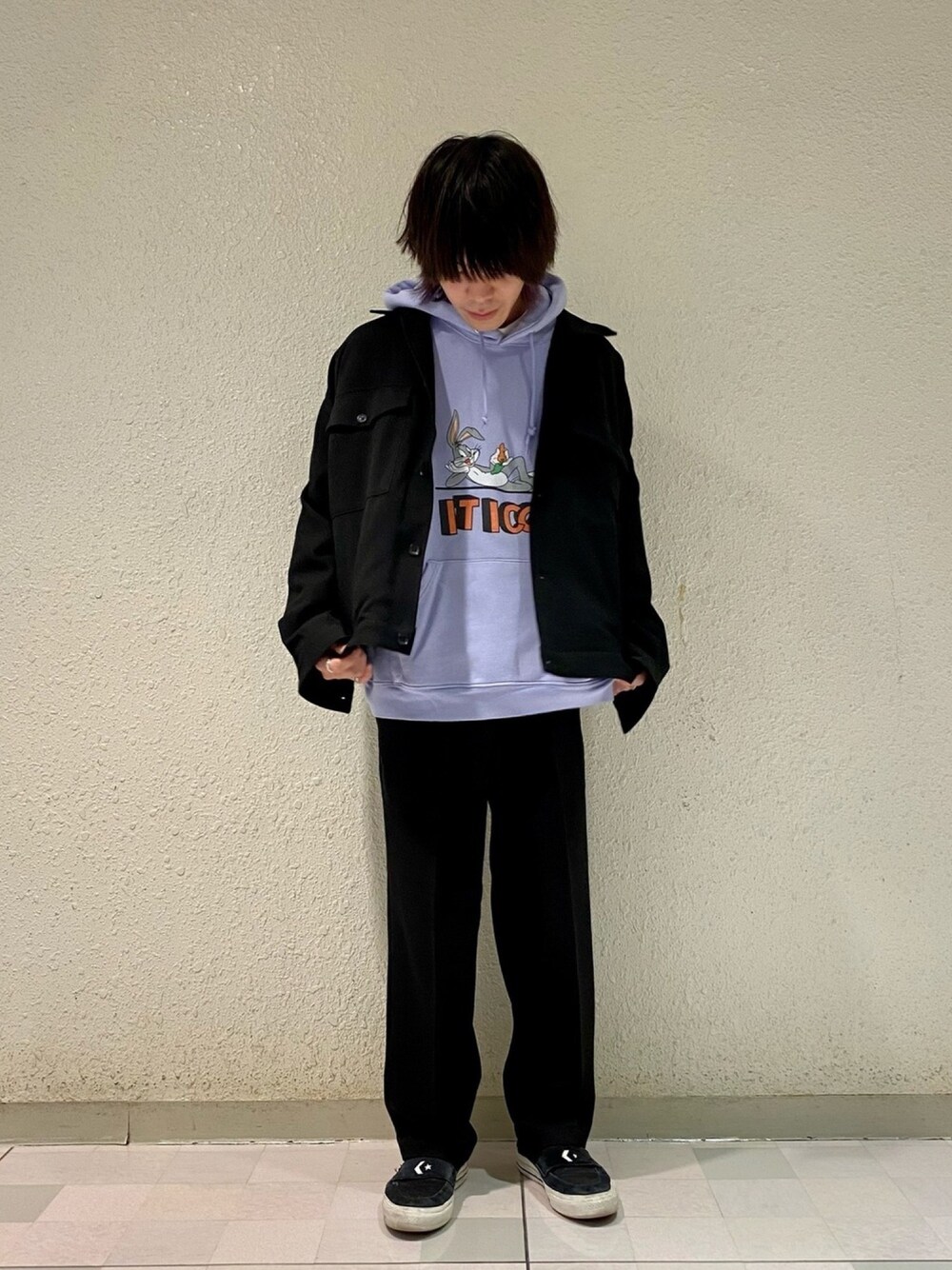「Junred、今日のコーデ、休日スタイル、ビックシルエット、セットアップ、ブラックコーデ、ブラック、オトナカジュアル、ワイドパンツ、はるコーデ」｜「JUNREDの【21S/S最新】ウォッシャブルサージドルマンショートブルゾン【セットアップ対応】（ブルゾン、ブラック系）」を使った、ササキさん（メンズ・171cm）の冬コーディネートの1枚目の写真