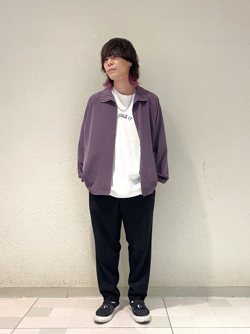 「Jun Red、Junred、ドルマン、シンプルコーデ、春コーデ、ラフ、シンプルスタイル、カジュアルコーデ、カジュアル、ビックシルエット」｜「JUNREDのスタンドZIPドルマンブルゾン（ブルゾン、パープル系）」を使った、ササキさん（メンズ・171cm）の春コーディネートの1枚目の写真