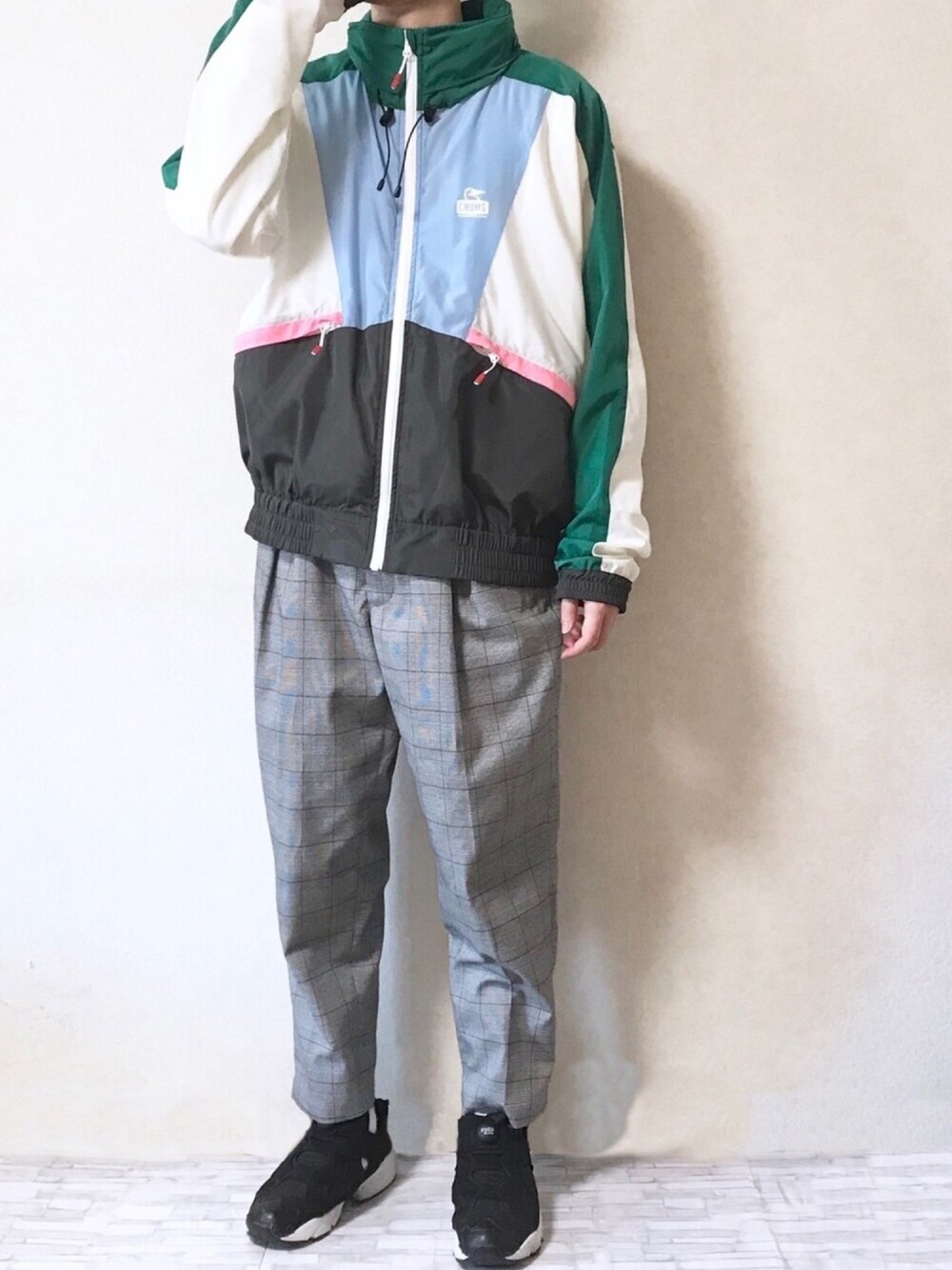 「リーボックラブ、平成最後のWEARISTAセンバツ、オトナカジュアル、カジュアル、ゆるコーデ、ワイドパンツ、春服、スニーカー、ナイロンジャケット、トラックジャケット」｜「CHUMSのアイテム（ナイロンジャケット、グリーン系）」を使った、やじさん（メンズ・171cm）の春コーディネートの1枚目の写真