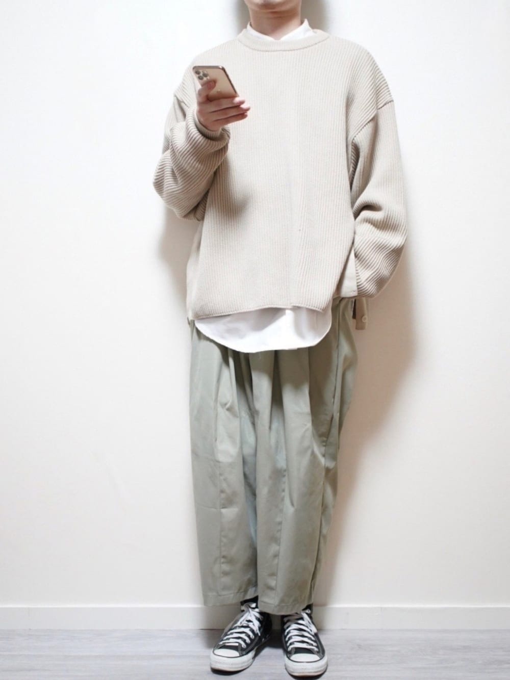 「秋のコーデ、秋服、オトナカジュアル、ゆるコーデ、スニーカーコーデ、アースカラー、remer、LIDnM、ワイドパンツ、ニット」｜「LIDNMのOVERSIZED 7G AZE KNIT（ニット/セーター、ベージュ系）」を使った、やじさん（メンズ・171cm）の秋コーディネートの1枚目の写真