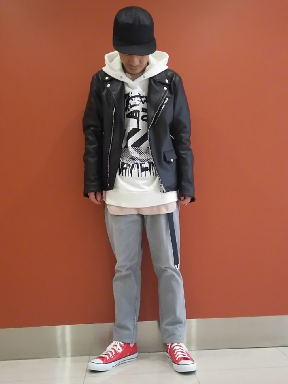 「 JUNRed、ライダース、RYUJI KAMIYAMA × JUNRed、converse、デニムパンツ」｜「JUNREDのダブルレザーライダース（ライダースジャケット、ブラック系）」を使った、じゅんさん（メンズ・167cm）の冬コーディネートの1枚目の写真