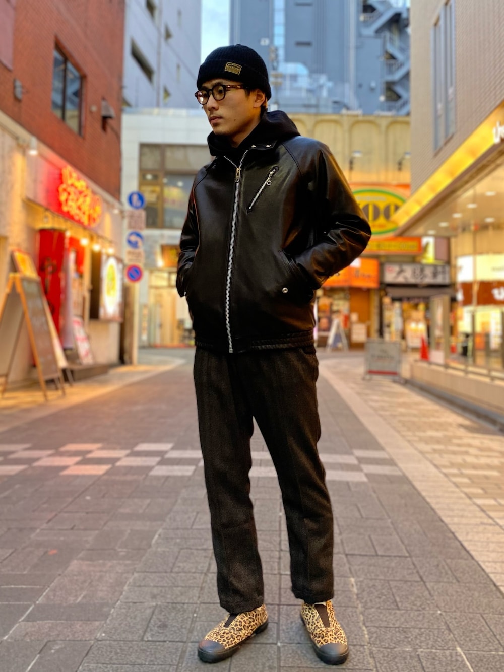 「今日のコーデ、私の推しブランド、オトナカジュアル、春コーデ、黒、メガネ男子、ニット帽、ブラック、新宿、uncut bound」｜「REPRODUCTION OF FOUNDのREPRODUCTION OF FOUND(リプロダクション オブ ファウンド) 　ITALIAN MILITARY TRAINER/3000PS（スニーカー、その他）」を使った、ikumi901さん（メンズ・169cm）の冬コーディネートの1枚目の写真