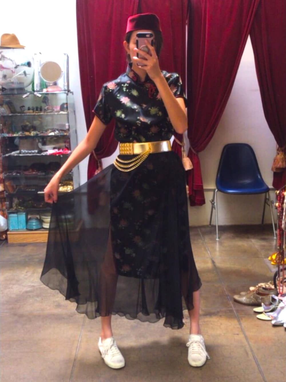 「YVES SAINT LAURENT、Saint Laurent、China、チャイナドレス、ヴィンテージ、古着、シースルー、シースルースカート、スニーカー、コンバース」｜「VINTAGEのアイテム（ドレス、ブラック系）」を使った、Natsuki Tanakaさん（レディース・170cm）の夏コーディネートの1枚目の写真