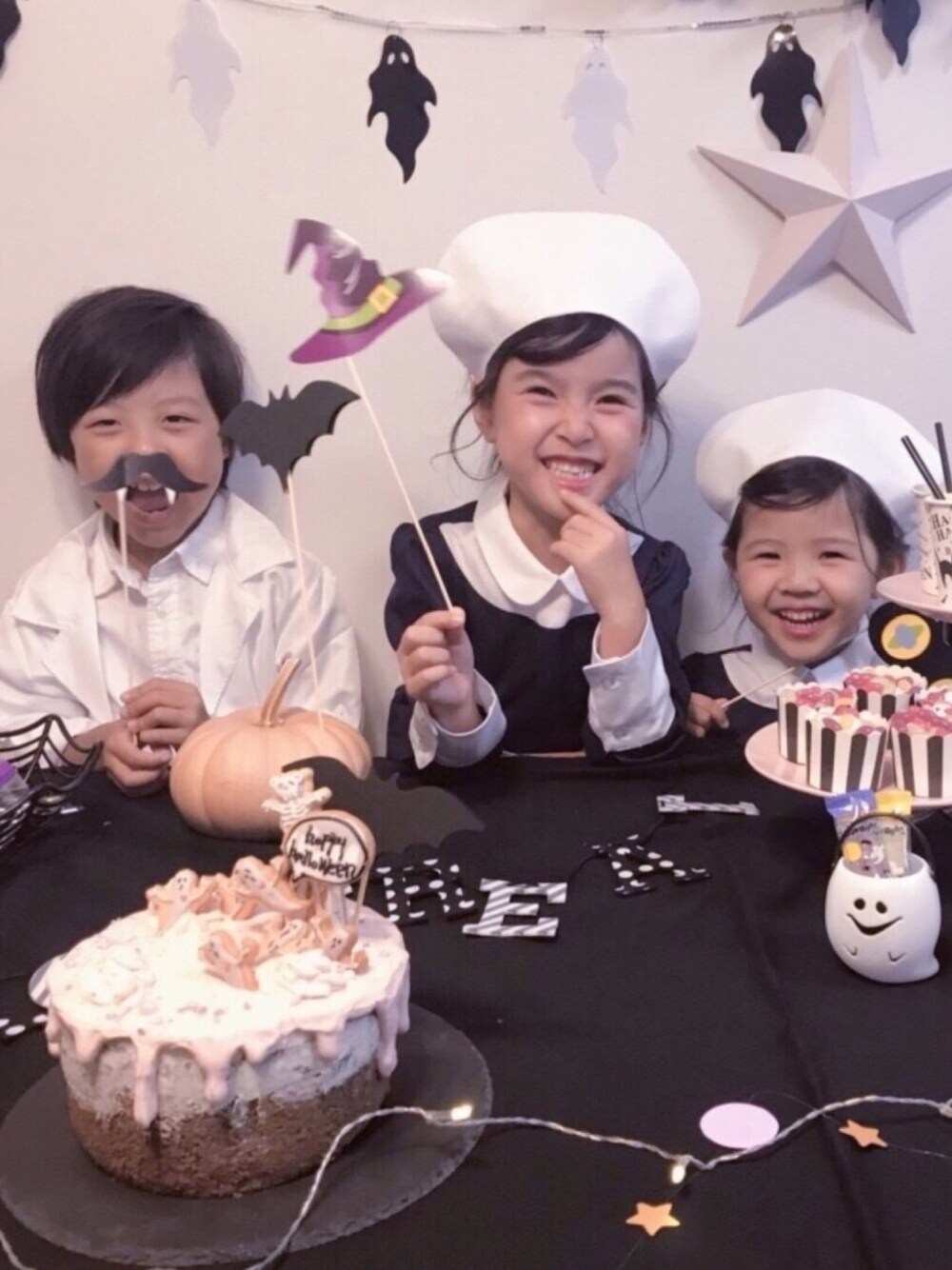「ハロウィン、halloween、halloween2017、仮装、Halloween party、wearhalloween2017、ナース、kids、ハロウィンパーティー、パーティースタイル」｜「DAISOのアイテム（雑貨/ホビー、ホワイト系）」を使った、mihoさん（キッズ・120cm）の秋コーディネートの1枚目の写真