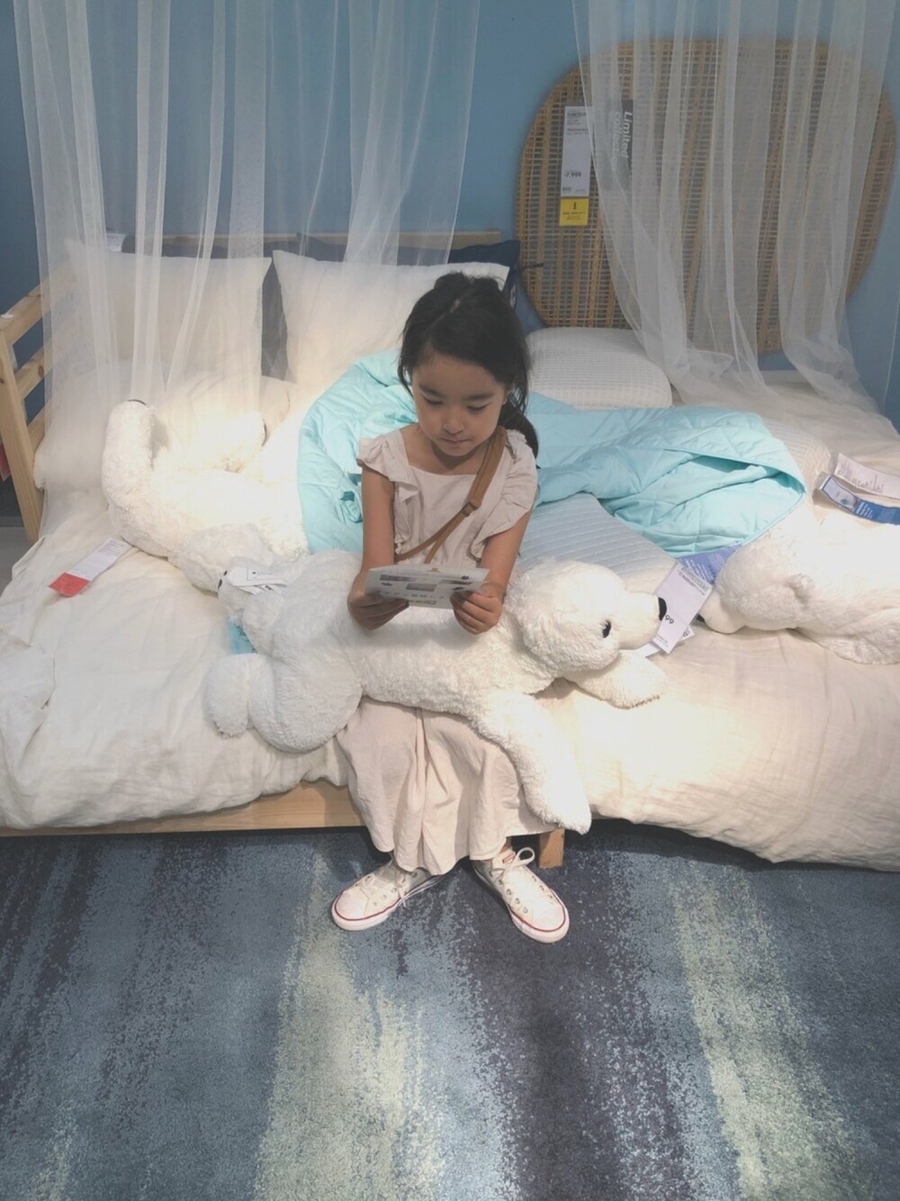 「IKEA、女の子コーデ、夏コーデ、肩フリルワンピース、韓国子供服、ロングワンピース、シンプル、コンバース、コンバースローカット、kids」｜「amberのアイテム（ワンピース、ベージュ系）」を使った、mihoさん（キッズ・120cm）の夏コーディネートの1枚目の写真