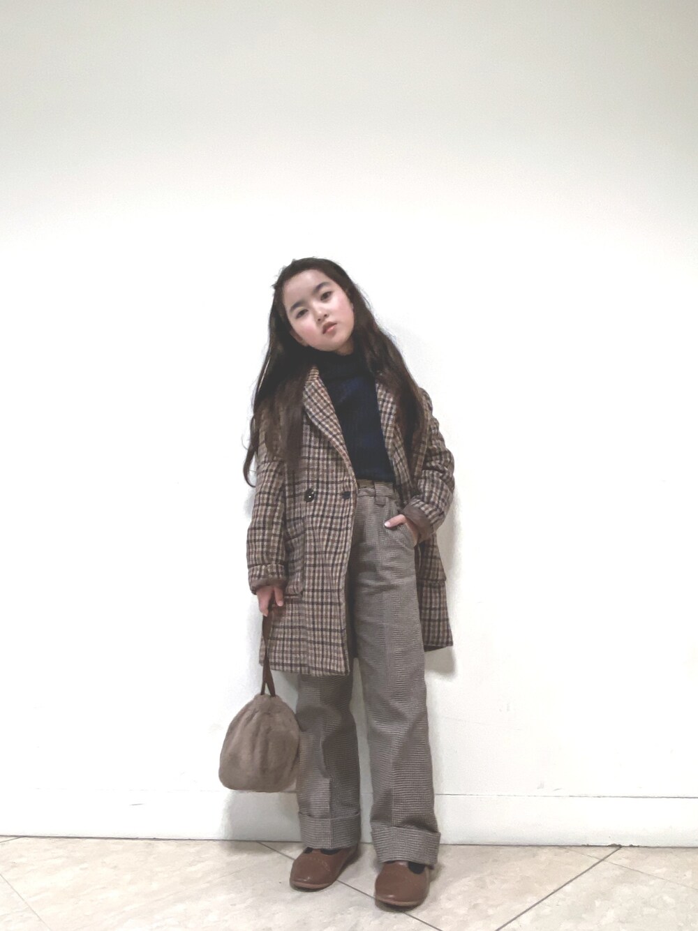 「ブラウン色に染まれ、チェックコート、チェックパンツ、シック、大人コーデ、リブT、リブハイネックT、ZARA KIDS、キッズファッション、ブラウンコーデ」｜「ZARA KIDSのアイテム（ジャケット/アウター、ブラウン系）」を使った、mihoさん（キッズ・128cm）の冬コーディネートの1枚目の写真