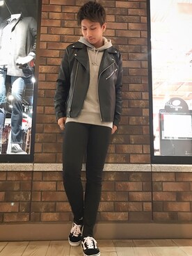 「Guess（ゲス）のアイテム（ライダースジャケット）」を使った、takuma97さん（メンズ・169cm）の冬コーディネート