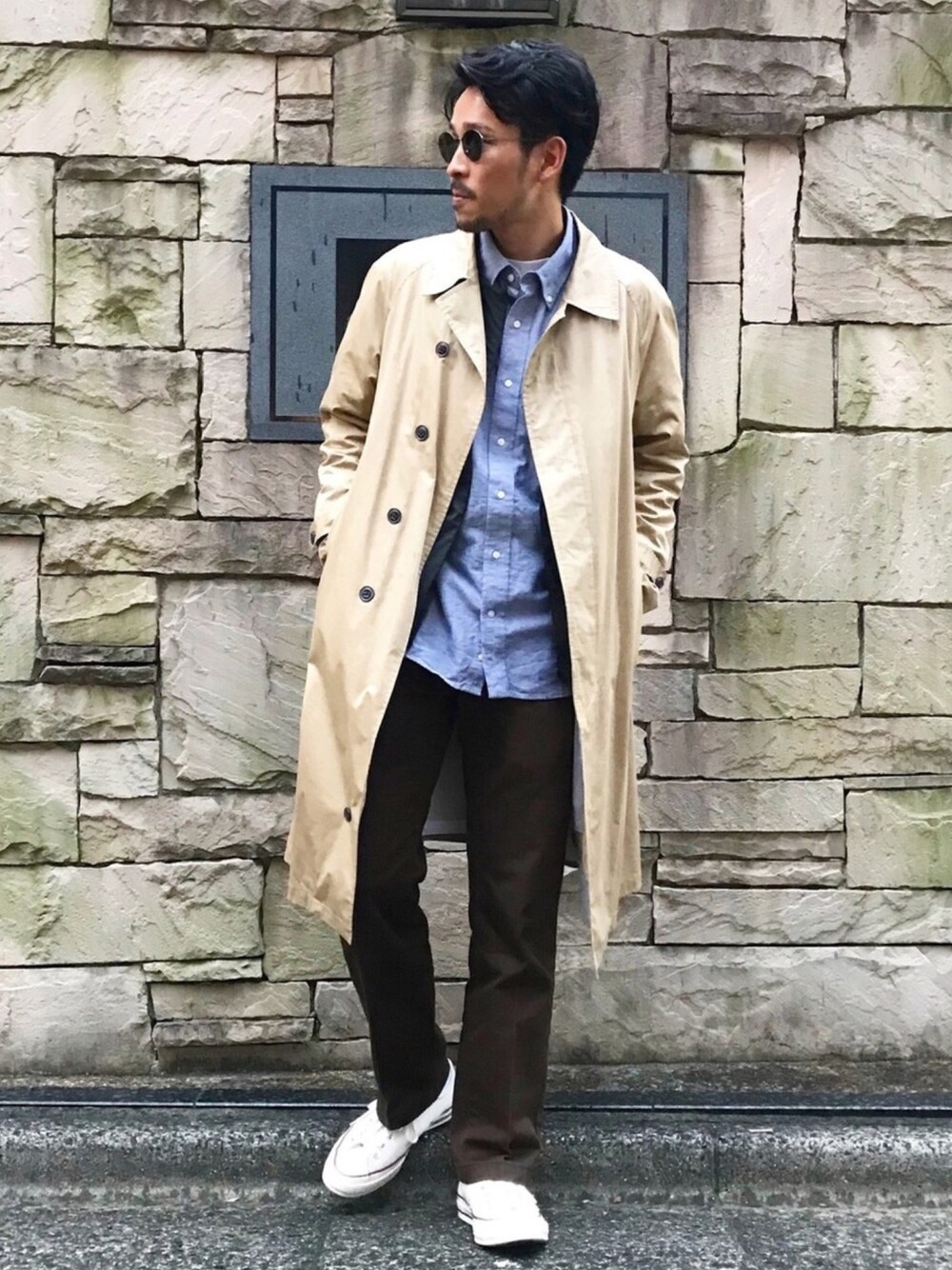 「シンプルコーデ、秋のコーデ、ootd、ステンカラーコート、きれいめカジュアル、大人コーデ、ロングコート、秋冬コーデ、アイラブCONVERSE」｜「Scyeのアイテム（ステンカラーコート、ベージュ系）」を使った、SCGさん（メンズ・178cm）の秋コーディネートの1枚目の写真