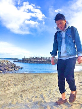 「海」｜「アイテム（モカシン/デッキシューズ）」を使った、長沼 裕士さん（メンズ・176cm）の冬コーディネート