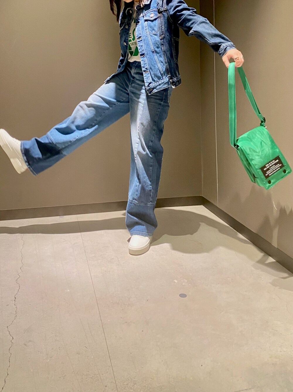 にゃんこディーゼルDEASELコピーライトジップデニムシャツジャケット DIESEL（ディーゼル）の「レディース ジャケット ショルダー