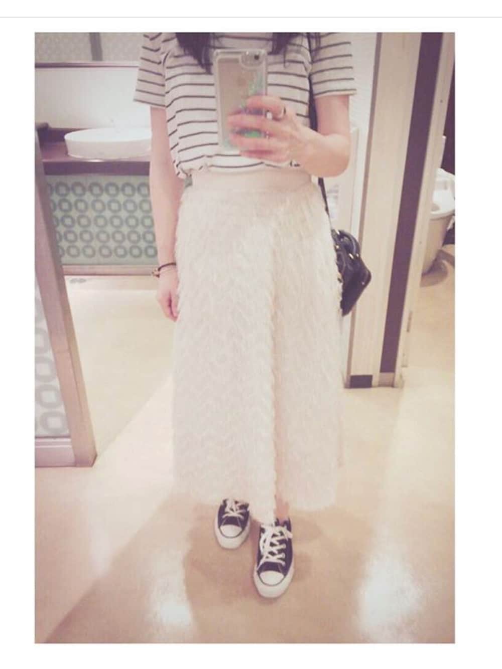 「ボーダー、GREED International(GREED International)、bed&breakfast、converce、BEAUTY&YOUTH UNITED ARROWS」｜「GREED InternationalのFRINGE JACQUARD スカート（スカート、ホワイト系）」を使った、mina。さん（レディース・149cm）の冬コーディネートの1枚目の写真