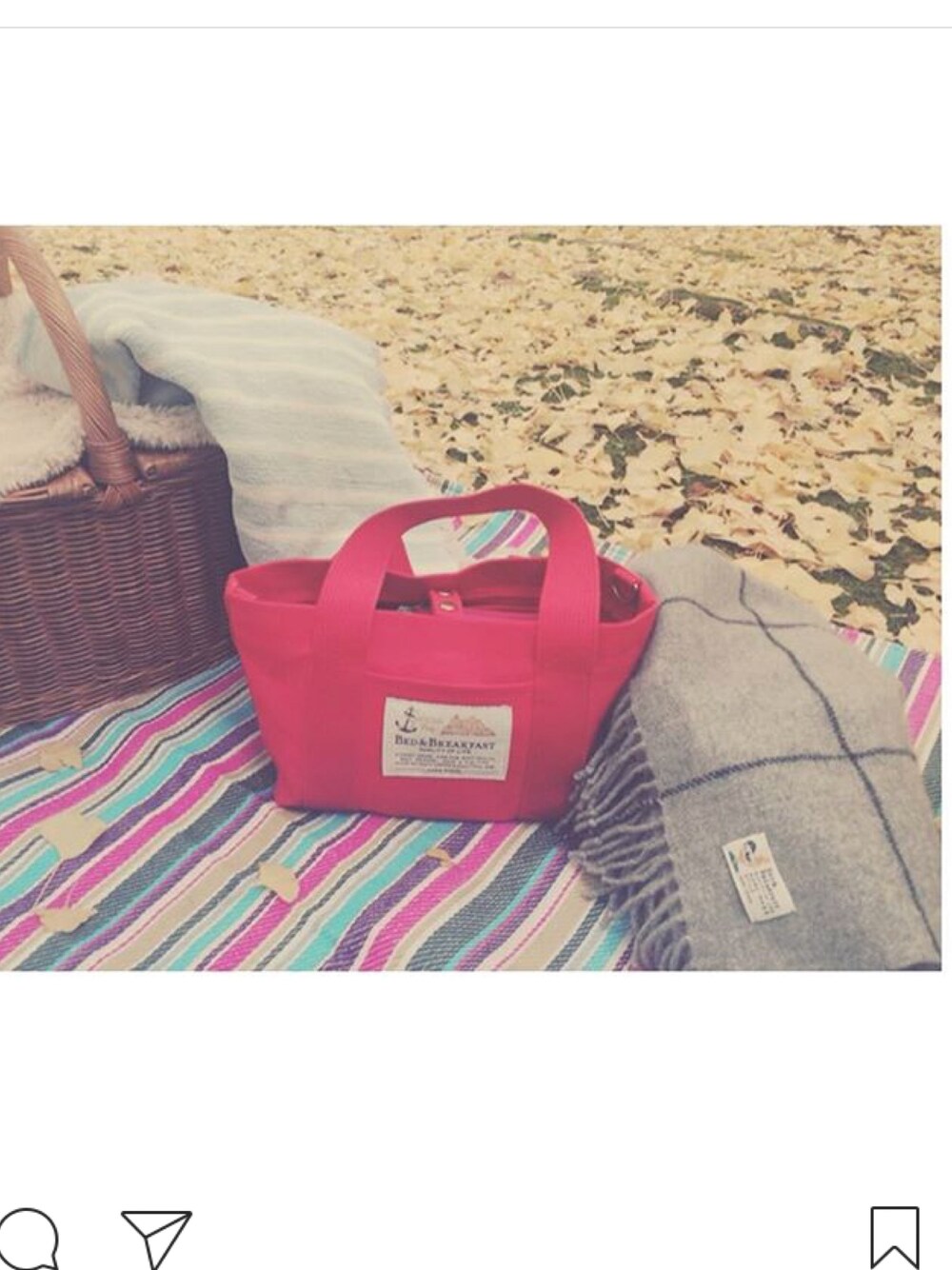 「bed&breakfast」｜「BED&BREAKFASTのSail Cloth  Bag RED Small（トートバッグ、レッド系）」を使った、mina。さん（レディース・149cm）の冬コーディネートの1枚目の写真