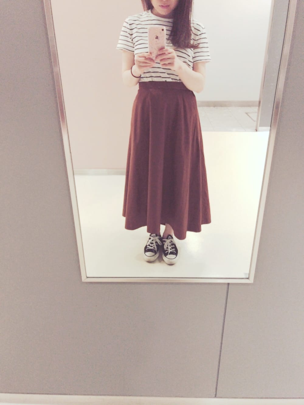 「bed&breakfast、Dayoff」｜「BED&BREAKFASTのSINGLE STRIPE WH クルーネック（Tシャツ/カットソー、ホワイト系）」を使った、mina。さん（レディース・149cm）の春コーディネートの1枚目の写真