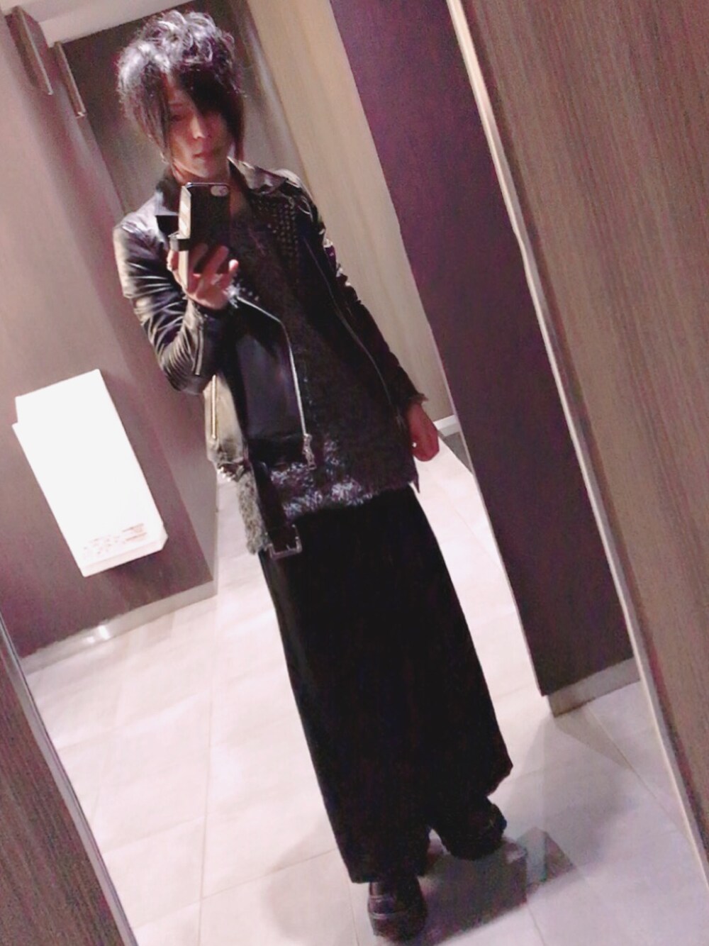 「おしゃれさんと繋がりたい、秋コーデ、ブラック、低身長、ヴィジュアル系」｜「CIVARIZEのアイテム（ライダースジャケット、ブラック系）」を使った、ひーさん（メンズ・165cm）の秋コーディネートの1枚目の写真