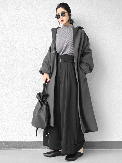 搭配插肩外套(灰色系)的女性時尚穿搭總 