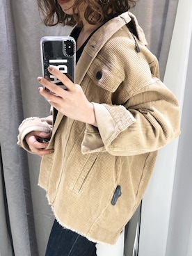 ZARAのノーカラージャケットを使った「ベージュ」の人気ファッション