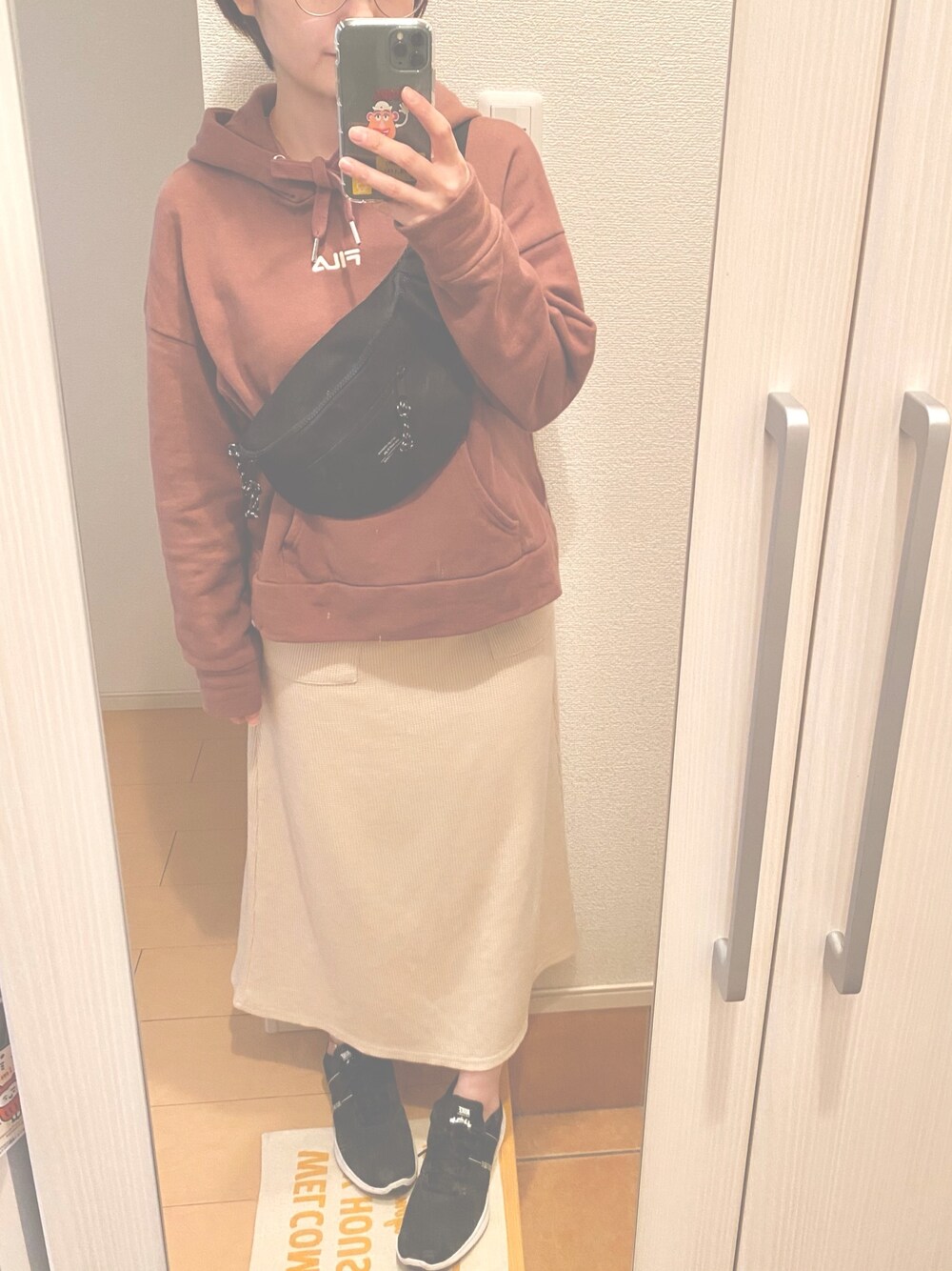 「チビコーデ、チビーズ✳︎、低身長、おしゃれさんと繋がりたい」｜「MERCURYDUOの【FILA MERCURYDUO別注】ロゴ刺繍パーカー（パーカー、ブラウン系）」を使った、ち び ま る 🐰さん（レディース・147cm）の秋コーディネートの1枚目の写真