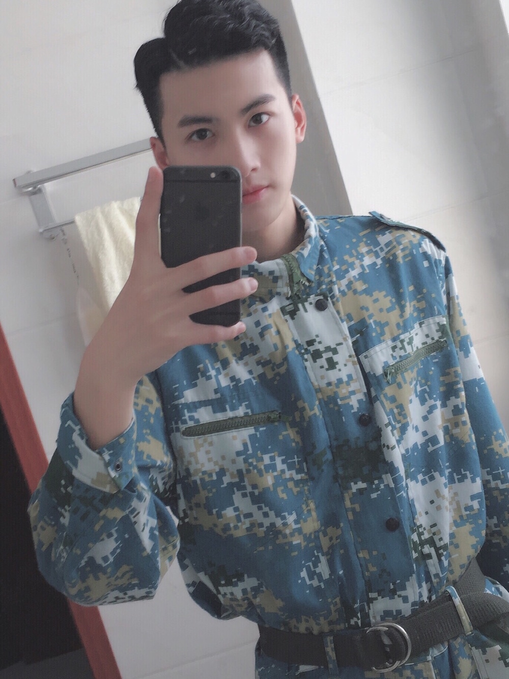 「Luojixiangのアイテム（その他、その他）」を使った、罗吉祥本人さん（メンズ・177cm）の秋コーディネートの1枚目の写真