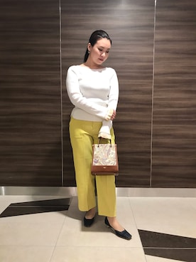 「アイテム（カーゴパンツ、イエロー系）」を使った、中村有希さん（レディース・157cm）の春コーディネート